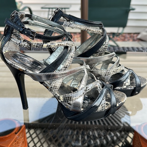GUESS PLATFORM HEELS - Picture 4 of 10